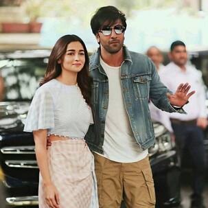 Alia Bhatt 4 दिन बाद हॉस्पिटल से हुईं डिस्चार्ज, पापा रणबीर कपूर की गोद में दिखी नन्ही परी