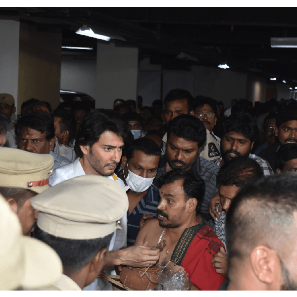 Superstar Krishna Funeral: Grief-stricken Mahesh Babu Bids A Teary ...