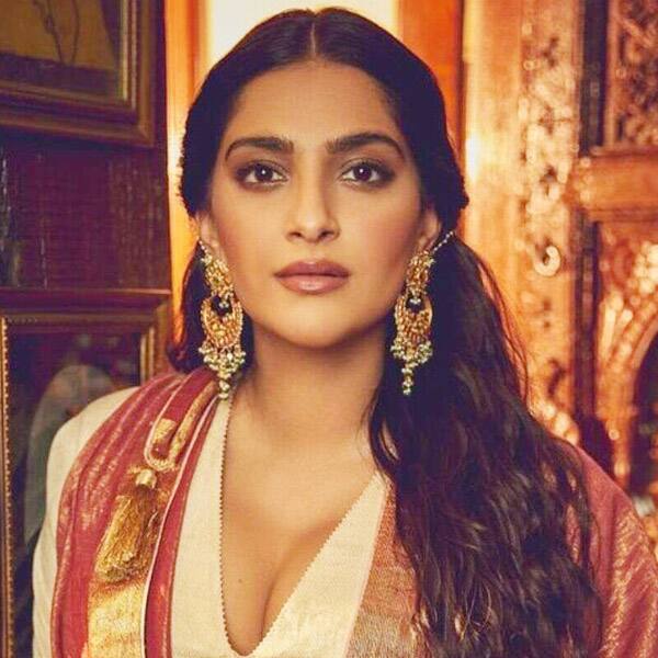 Jaya Bachchan Changed Pads In Public; Sonam Kapoor's First Period ...