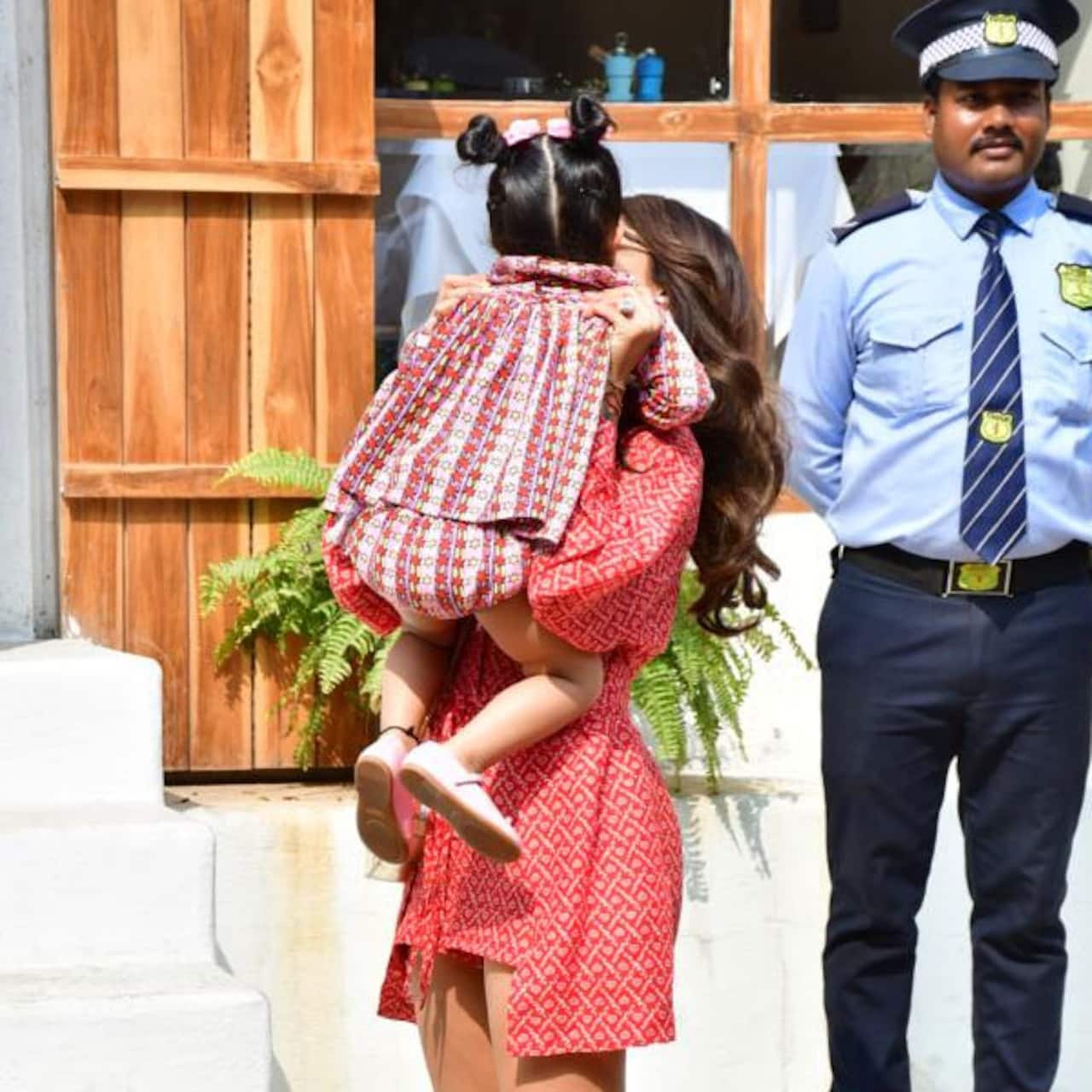 Shilpa Shetty's daughter Samisha demands to remain in mommy's arms