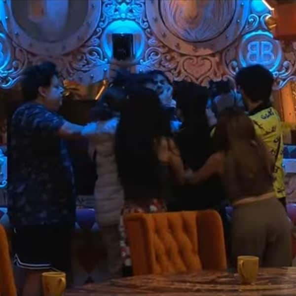 Bigg Boss Shiv Thakare Grabs Shalin Bhanot By His Face Amid His Violent Fight With Mc Stan