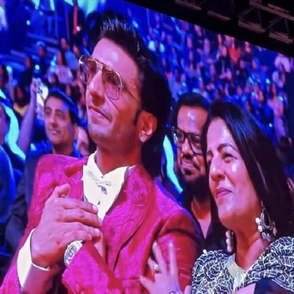 Ranveer Singh Gives An Emotional Speech Touches His Parents Feet After ...