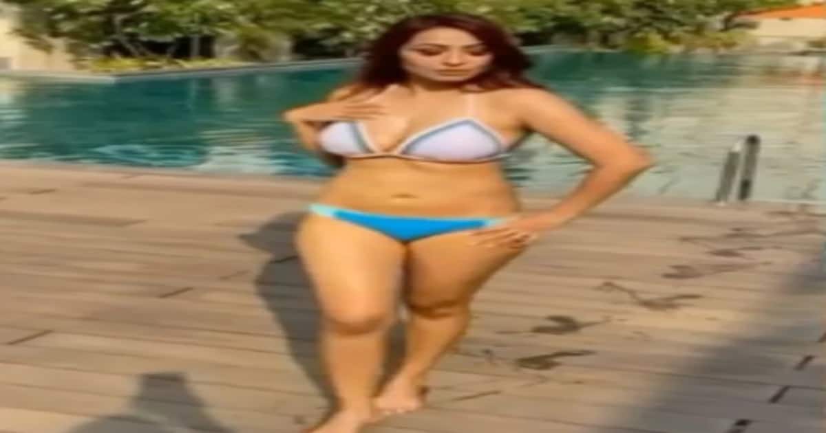 Top 10 bikini photos of Kashmera Shah at 50 - Bollywood Life