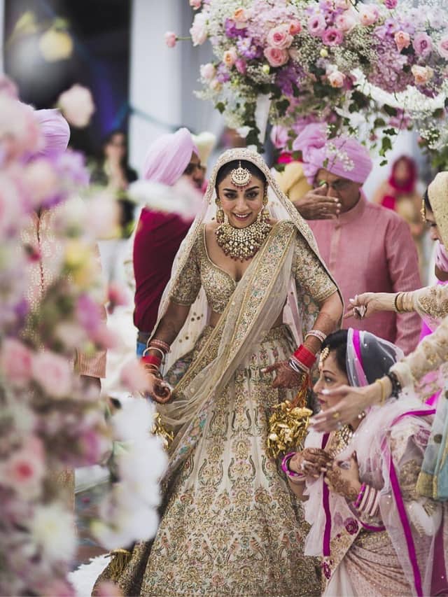 Bollywood brides who sported heavy lehengas in movies - Yahoo Sports