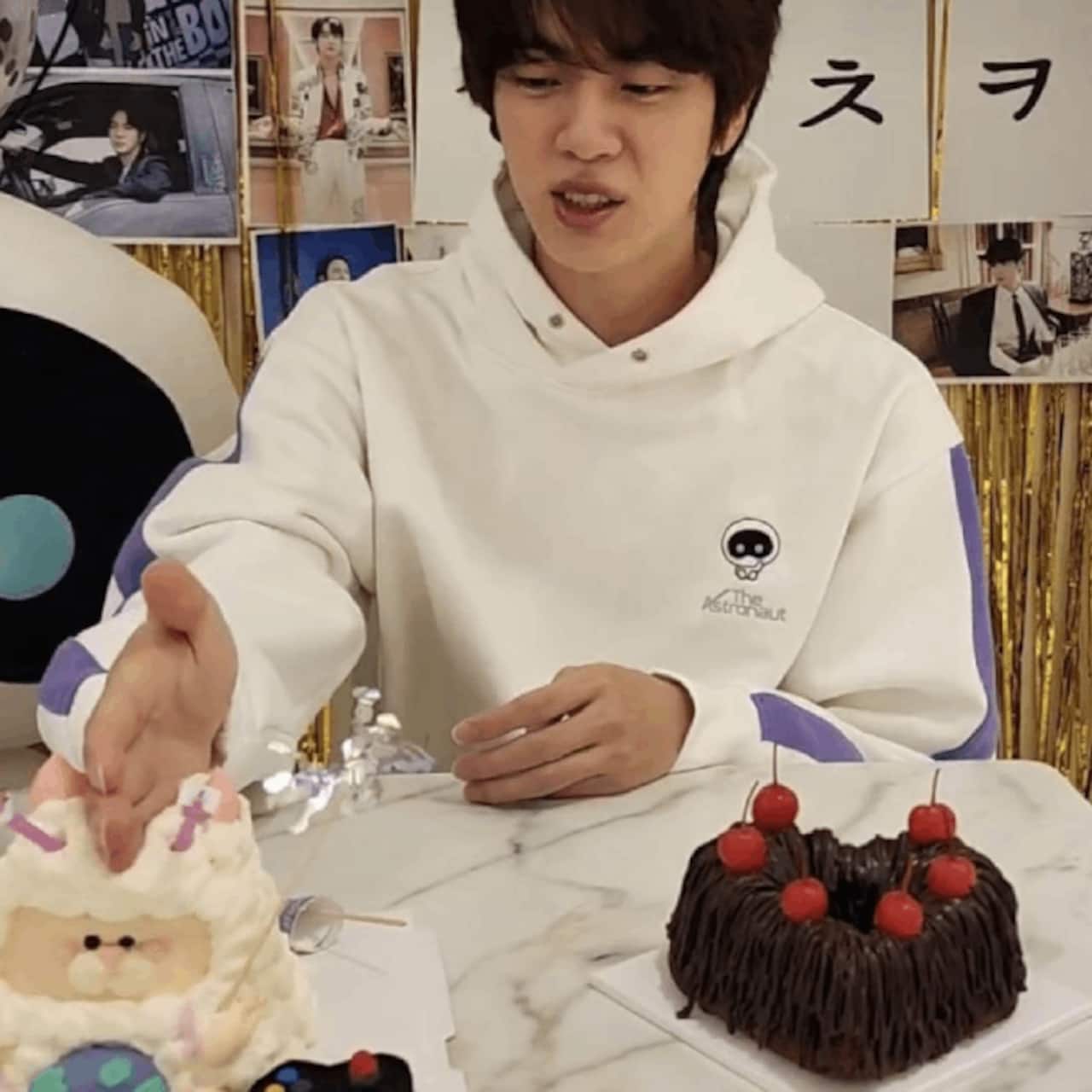BTS: Kim Seokjin trends on Twitter with full blast as he celebrates his 30th birthday; ARMY trips over his cake-cutting skills [VIEW TWEETS]