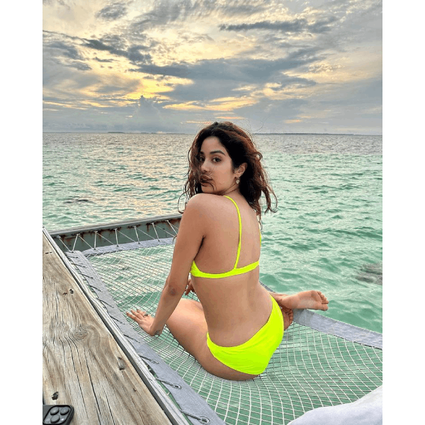 Janhvi Kapoor being the poser