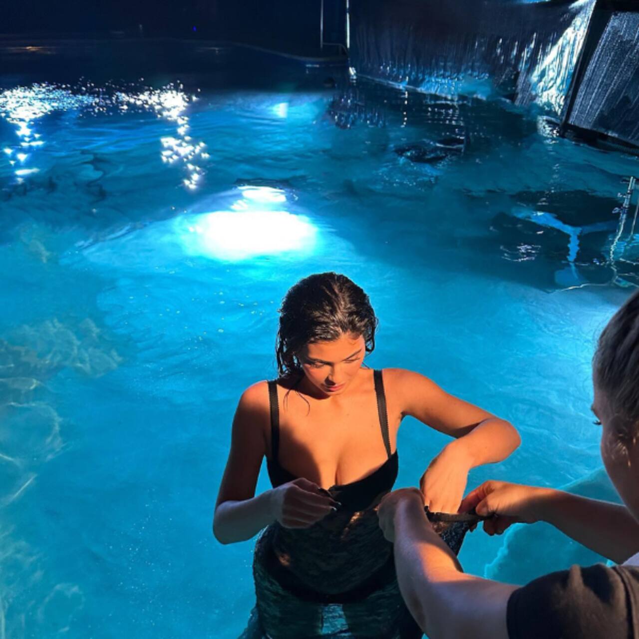 kylie-jenner-flaunts-curvy-figure-in-her-latest-bikini-photos