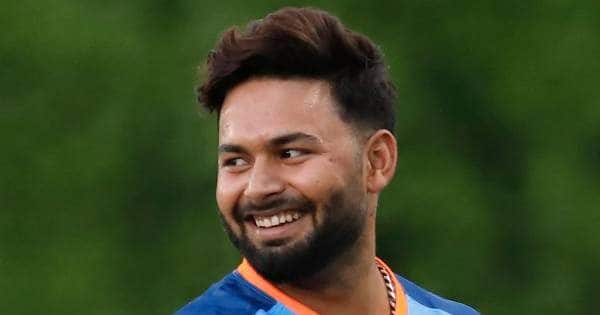 Cricketer Rishabh Pant meets with an accident on Delhi-Dehradun Highway; player rushed to the Max Hospital as BMW burns down