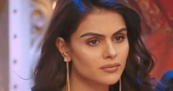 Bigg Boss 16: Picture of Priyanka Chahar Choudhary holding the trophy ...