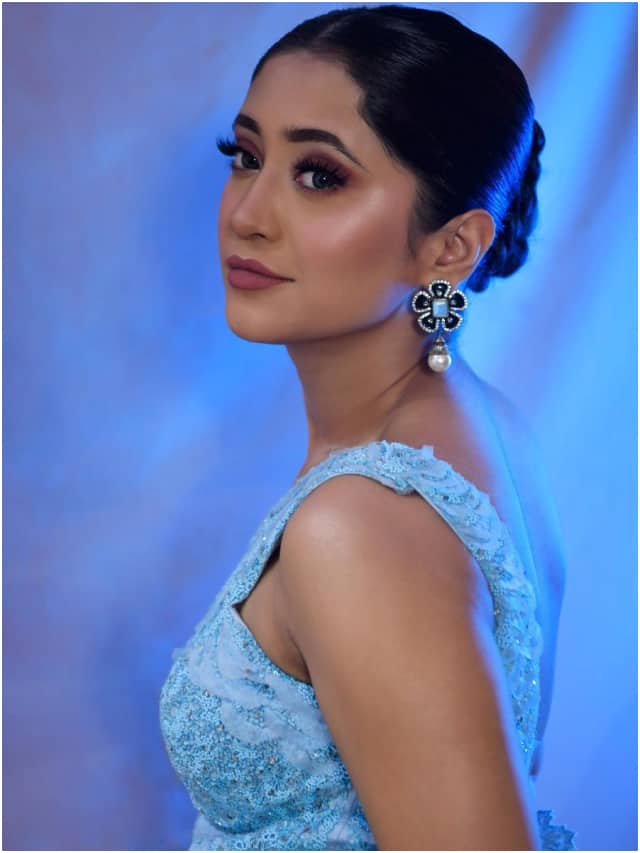 From Floral Dress to Blue Eyeliner, Shivangi Joshi Enters 2022 With a Bang,  See Pretty Pics
