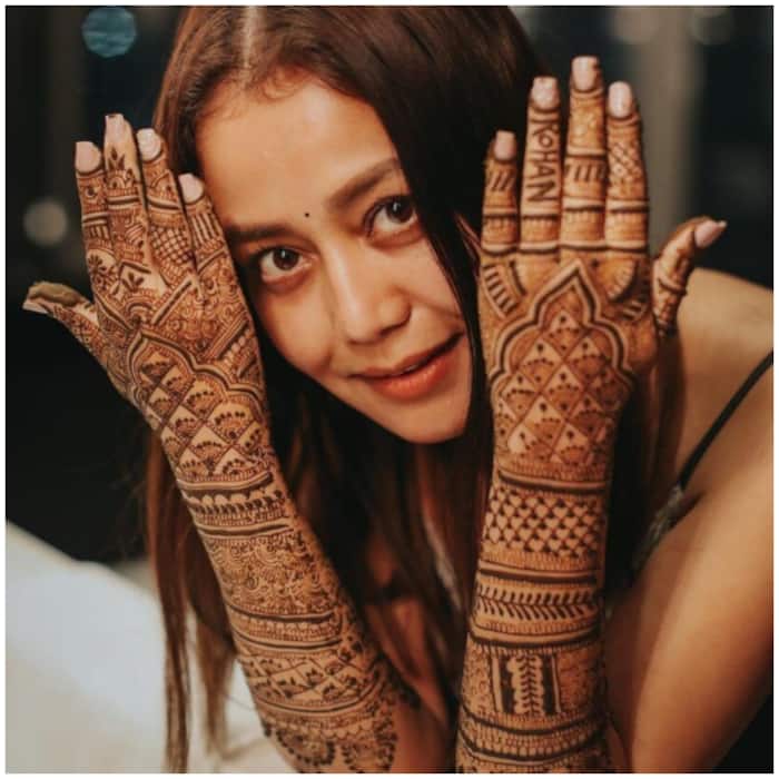 सिंपल और प्यारी थी नेहा कक्कड़ की मेहंदी