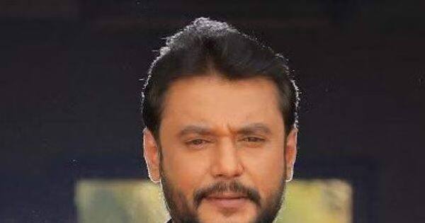 Trending news: Kannada actor Darshan was hit with slippers during the event, video went viral - Hindustan News Hub Trending news: Kannada actor Darshan was hit with slippers during the event, video went viral - Hindustan News Hub