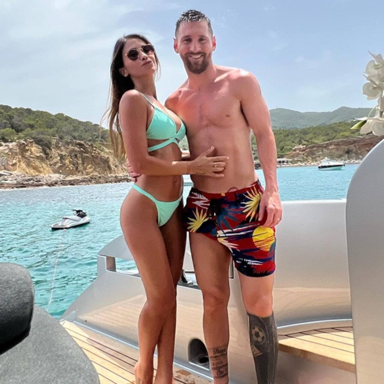 Fifa World Cup 2022 Winner Lionel Messi And Wife Antonela Roccuzzos Loved Up Beach Pictures Are 8026