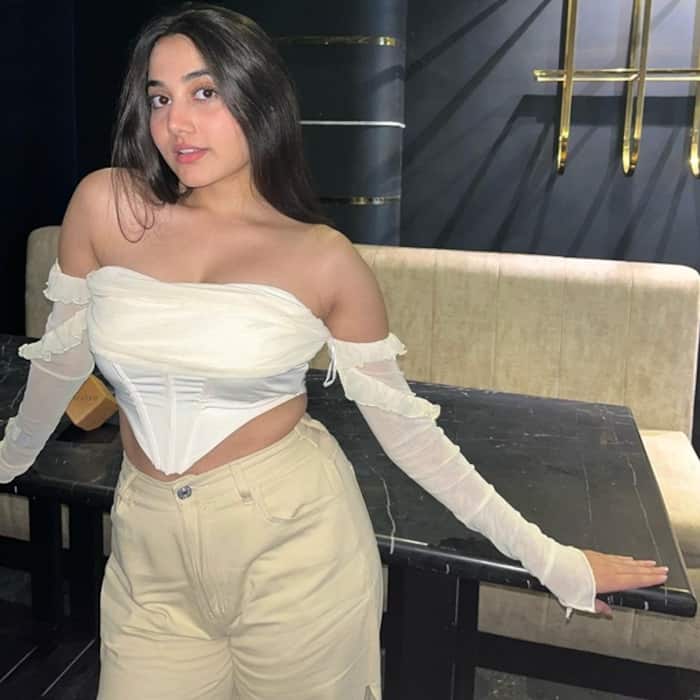 Asfi Javed's stylish outing