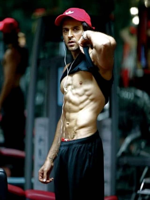 Hrithik Roshan flaunts his 8-pack abs; throws major fitness motivation for  2023, see pics 8 : Bollywood News - Bollywood Hungama