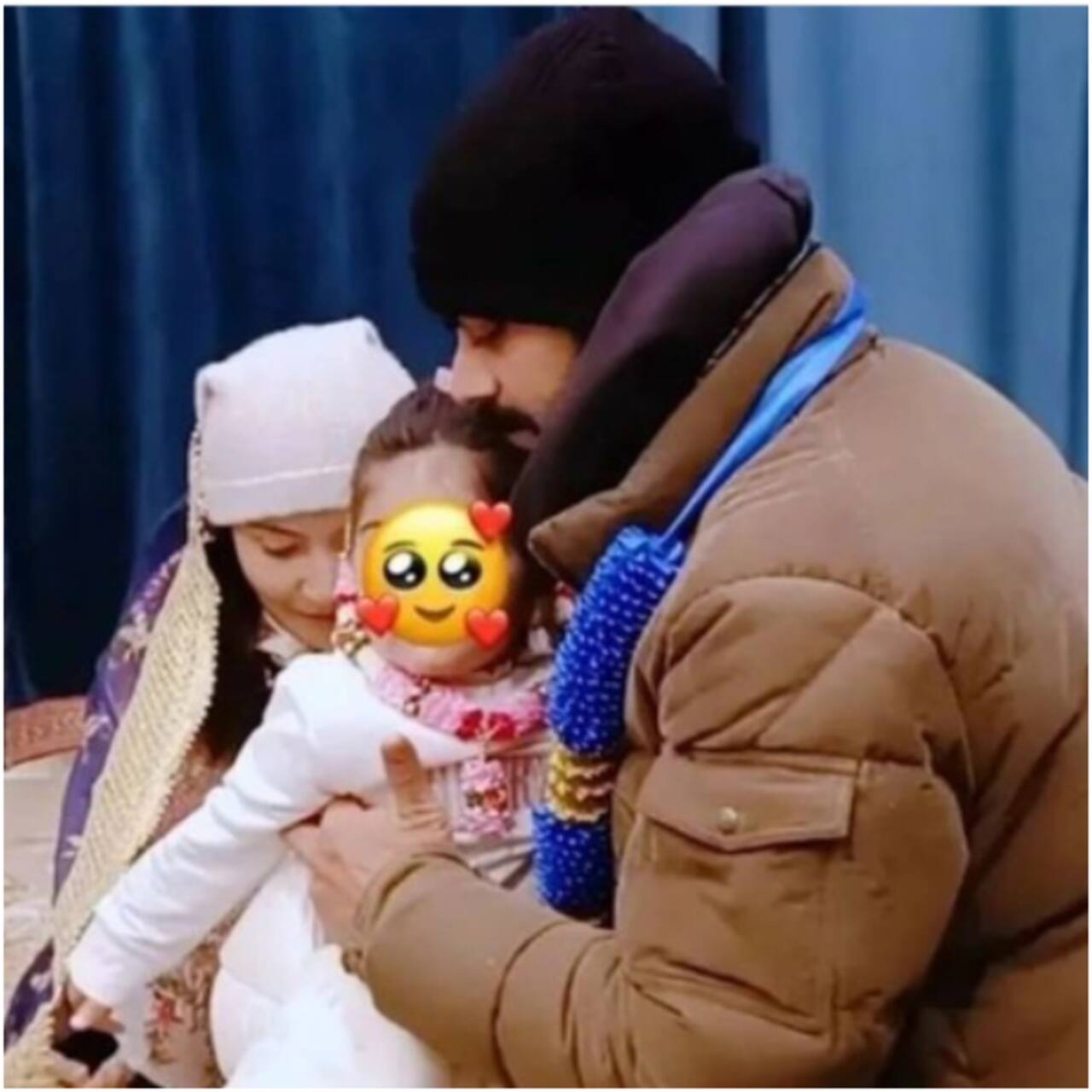 लीक हो गईं बेबी वामिका की फोटोज