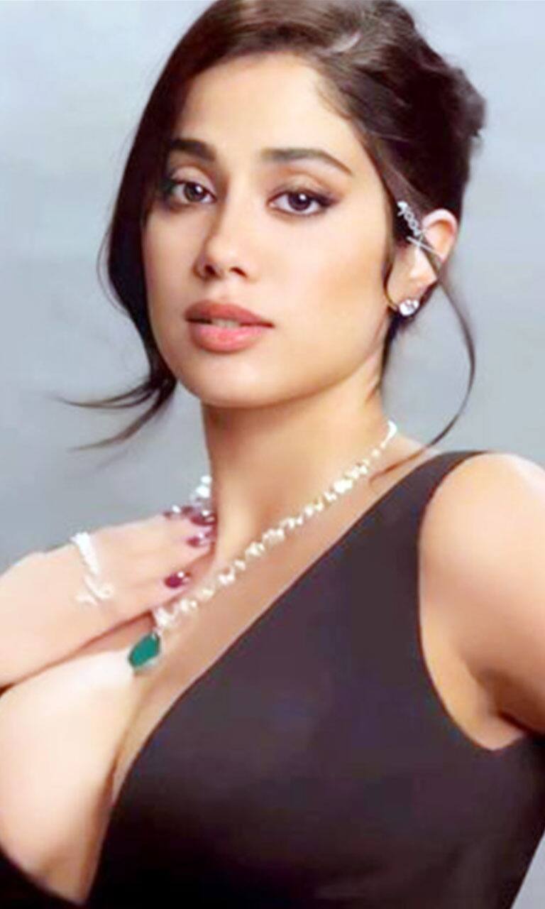 Priyanka chpra boobs