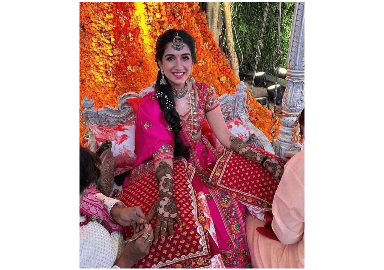 Radhika Merchant Mehendi Ceremony: Anant Ambani's Soon-to-be Wife Looks ...