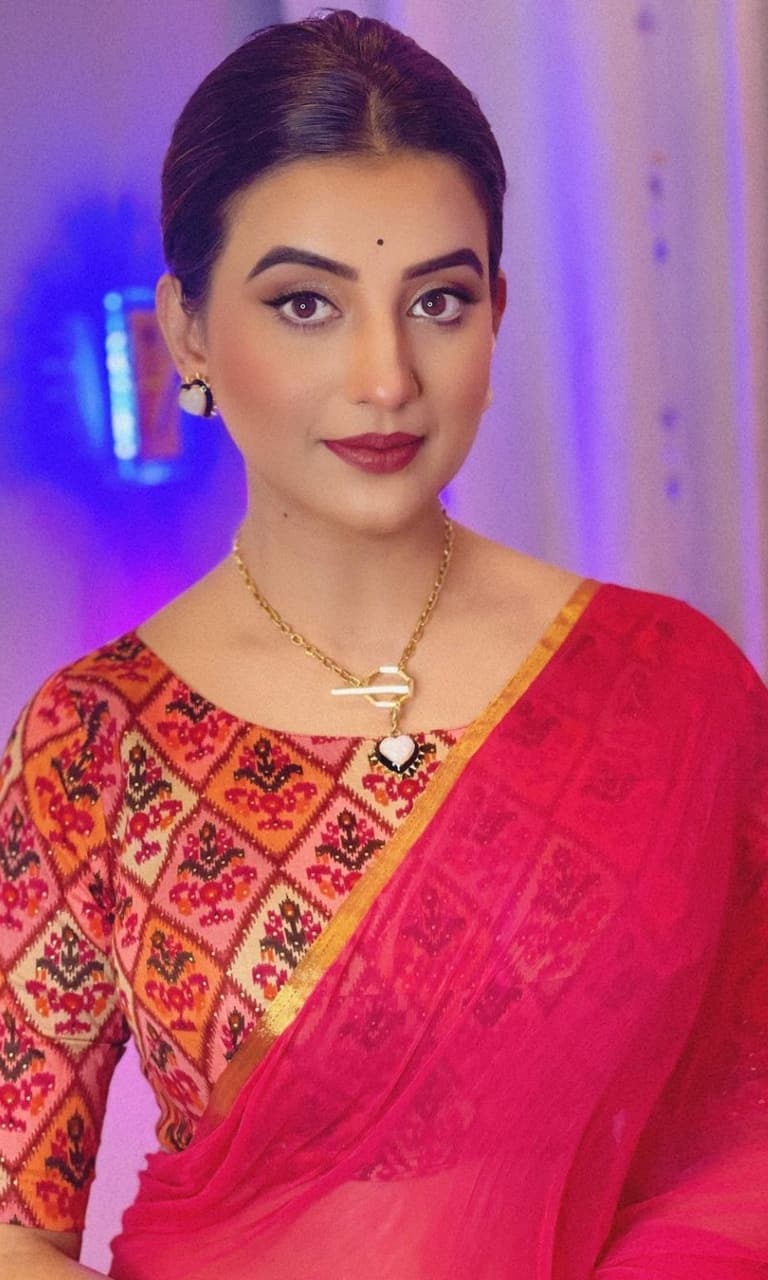 Bhojpuri actress Akshara Singh saree looks going viral on internet- भोजपुरी एक्ट्रेस अक्षरा सिंह के टॉप 10 साड़ी लुक्स
