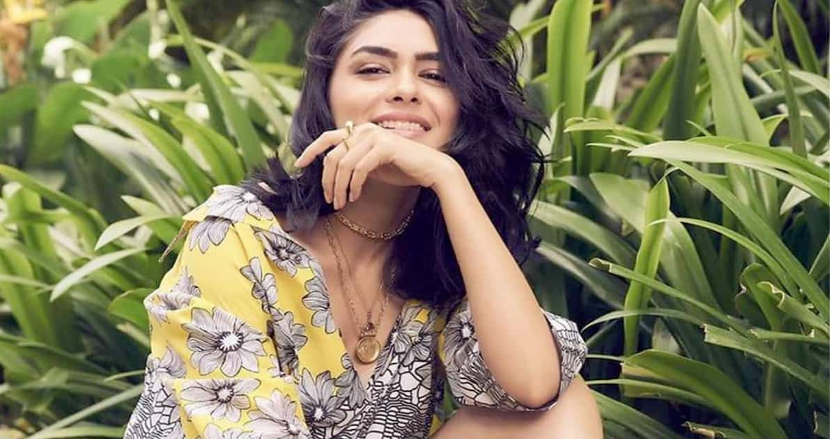 Mrunal Thakur Raises Temperatures In Top 10 Sizzling Pics