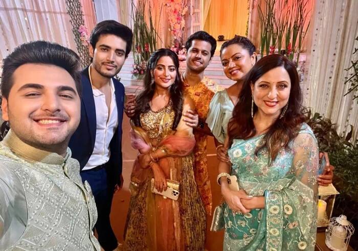 शादी में दिखी गुम है किसी के प्यार में की टीम