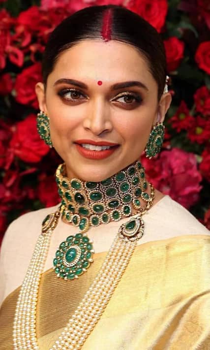 Bollywood actresses who spotted in sindoor look-कियारा आडवाणी से लेकर  दीपिका पादुकोण तक, एक चुटकी सिंदूर ने बढ़ाई इन हसीनाओं की खूबसूरती