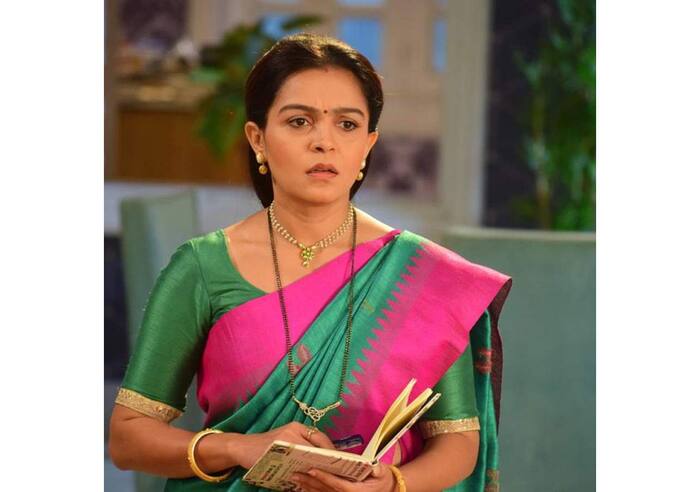 अक्षरा की जिंदगी में विलेन बनी सासू मां