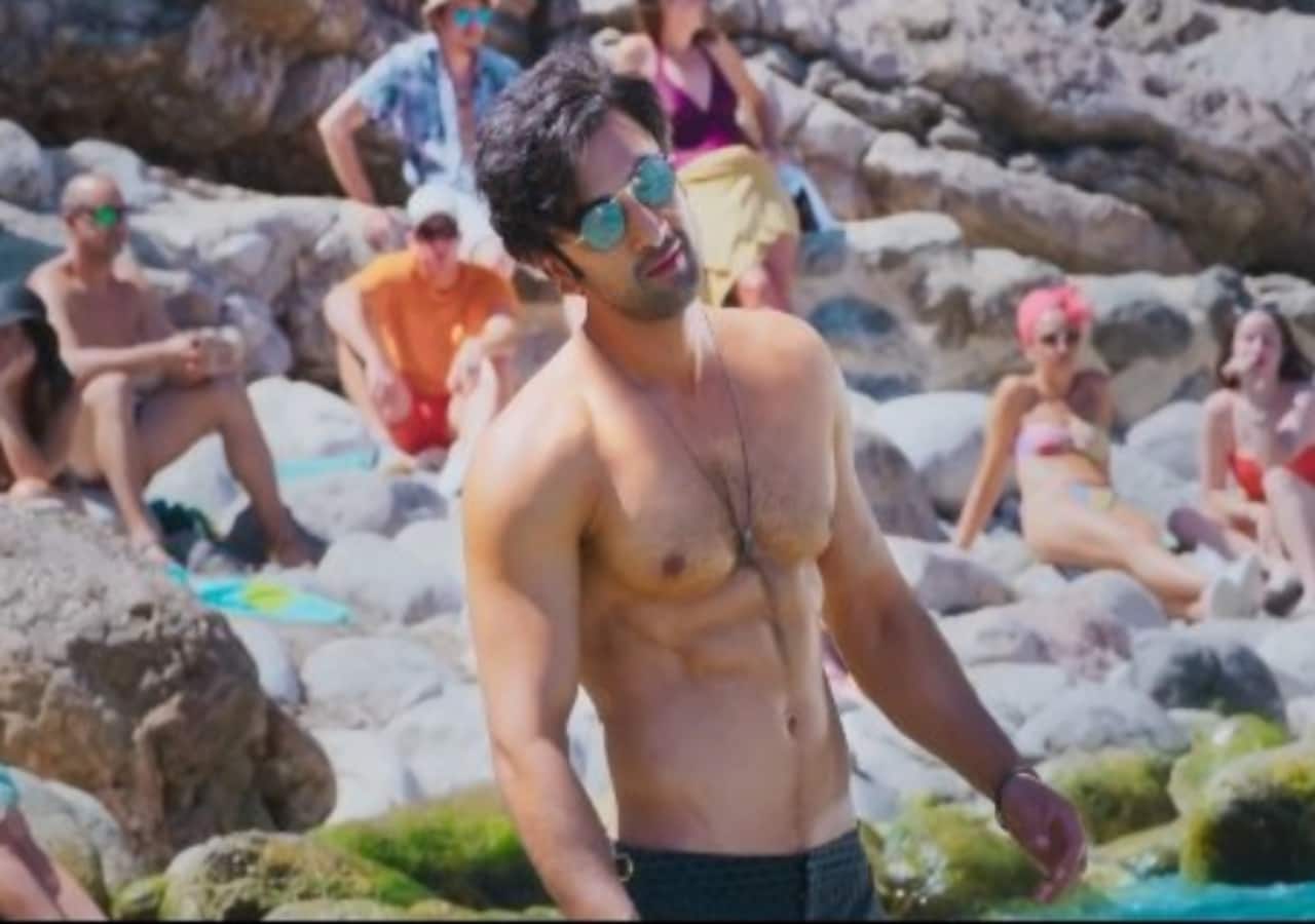Tu Jhoothi Main Makkaar: Ranbir Kapoor's UNSEEN pic from the sets drops on social media; his chiseled body will make your jaws drop [View Pic Inside]