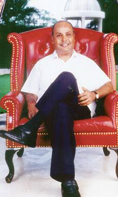 Dhirubhani Ambani’s unseen pictures with grandchildren Isha Ambani, Anant Ambani and more will make you go aww
