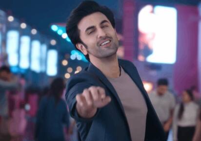 Ranbir Kapoor's Breezy Style In Tu Jhoothi Main Makkaar Will Make Boys  Rethink Their Casuals In 2023