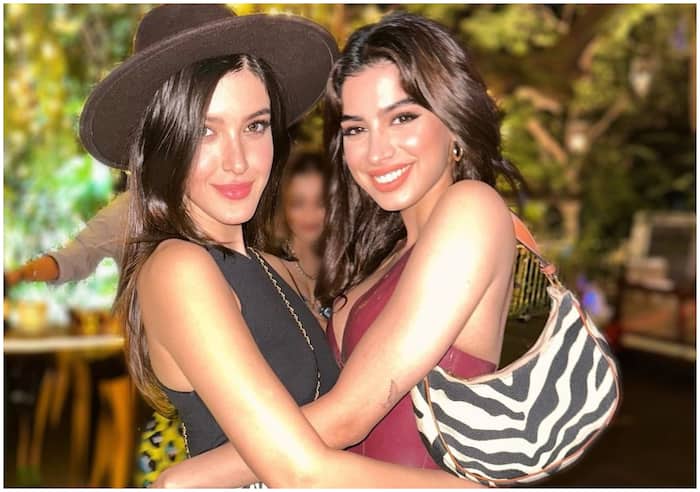 खुशी कपूर और शनाया कपूर ने मारे पोज