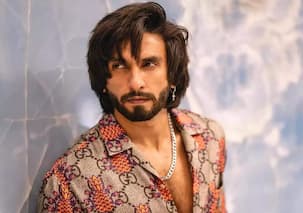 Ranveer Singh kicks his friend at the red carpet; netizens have mixed reaction to his unusual behaviour [Watch video]