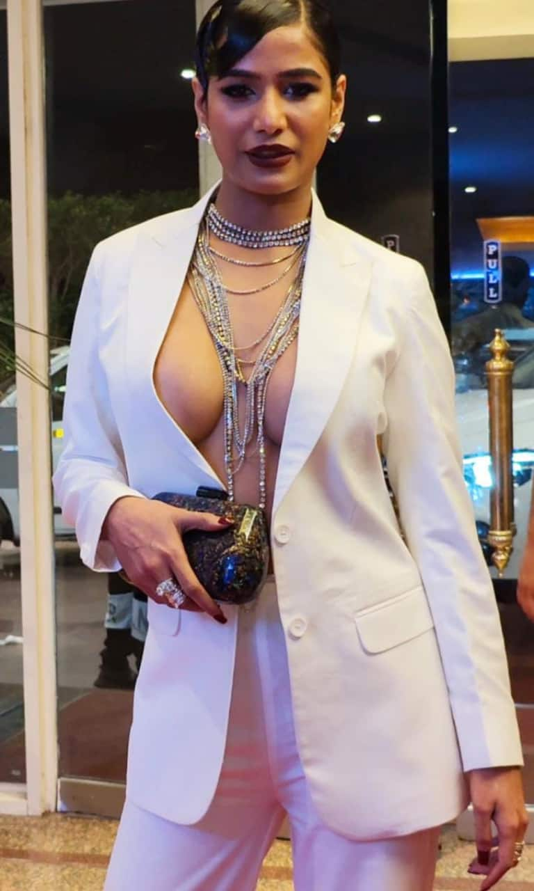 Poonam Pandey goes braless in blazer at ITA 2023; check her sizzling look