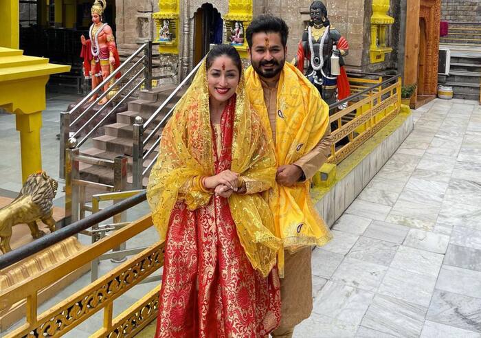 बगलामुखी माता के दर्शन करने पहुंचीं यामी गौतम