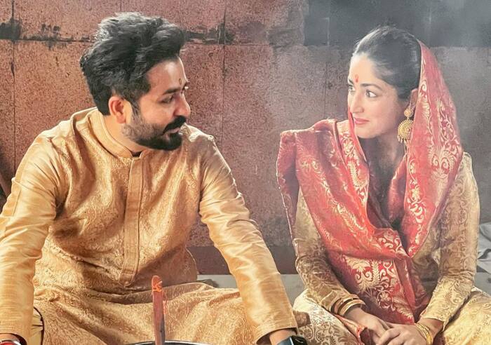 ज्वाला देवी के दर्शन करने पहुंचीं यामी गौतम