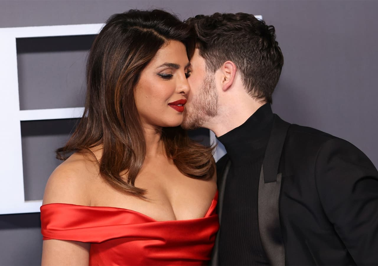 Citadel London Premiere: Nick Jonas takes his PDA with Priyanka Chopra to  next level; fans left blushing as he caresses her and more [View Pics]