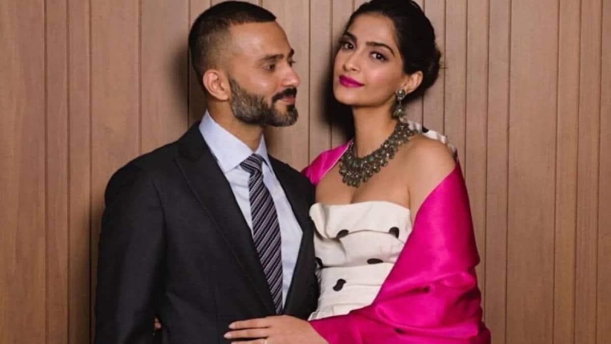 Top 10 actresses who found love outside the film and TV industry - Vimarsana News