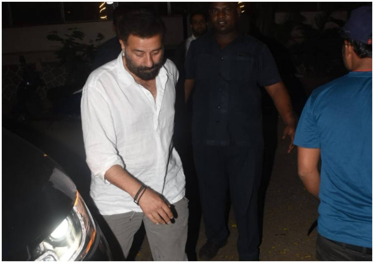 पुरानी बातें भूल दुख की घड़ी में आदित्य चोपड़ा से मिलने पहुंचे सनी देओल