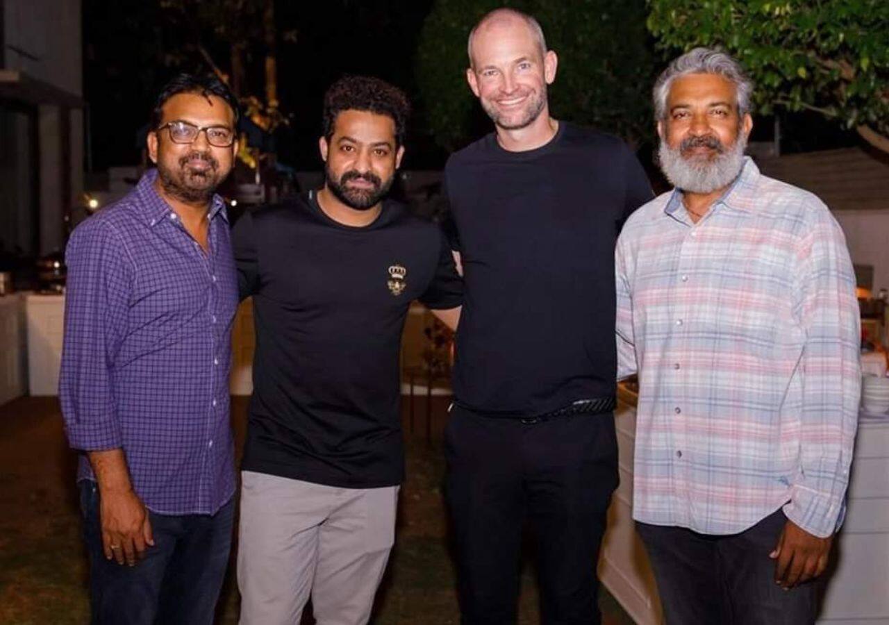 జూనియర్ ఎన్టీఆర్‌‌ ఇంట్లో గ్రాండ్ పార్టీ.. ఎవరెవరు హాజరయ్యారో ఫోటోల్లో చూసేయండి