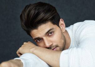 Jiah Khan Suicide केस में बरी होने पर सूरज पंचोली ने पैपराजी को बांटी मिठाई, कहा- 'ये 10 साल बहुत दर्दनाक थे...'