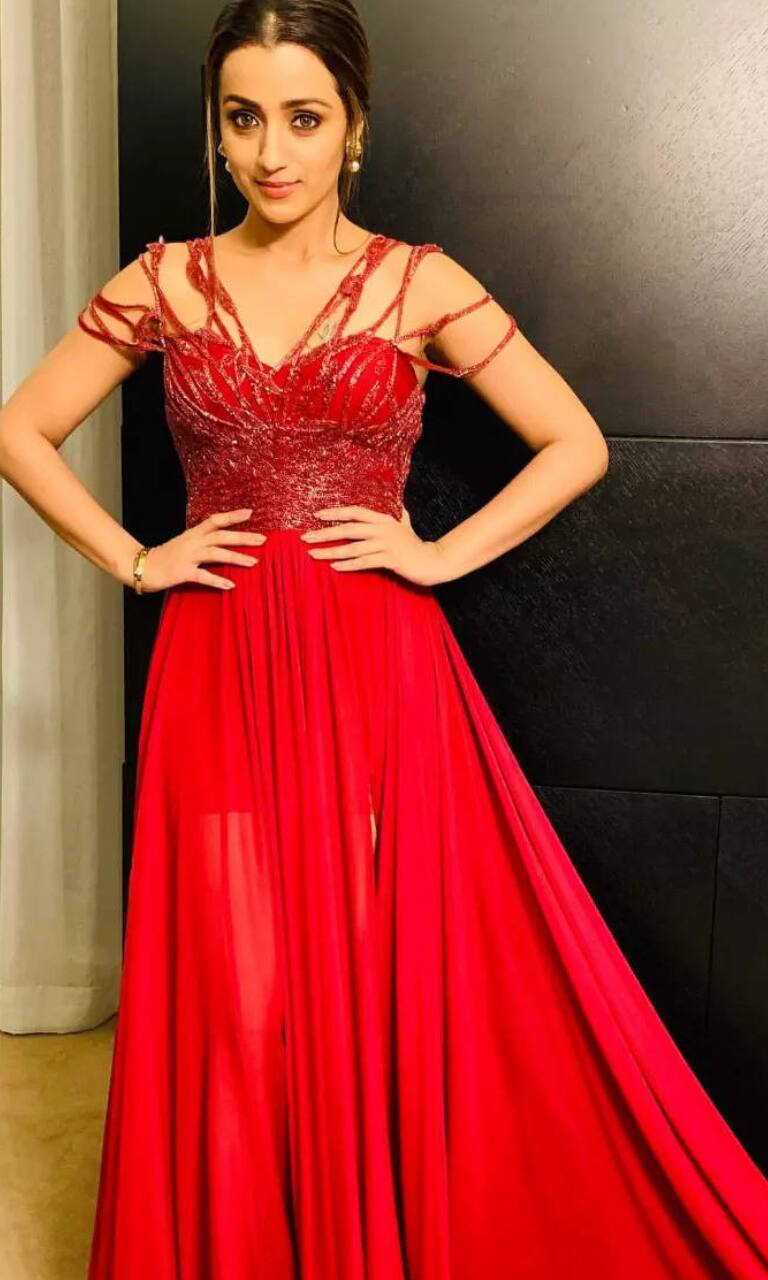 Bollywood Actresses Looking Gorgeous in Red Dress | The Latest & Updated  Information