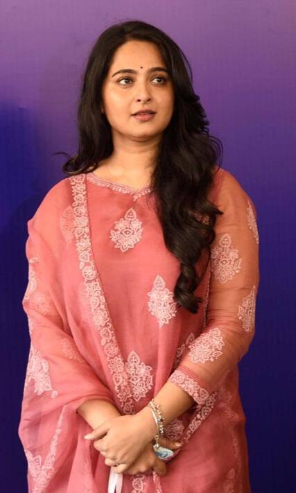 Anushka shop shetty kurtis