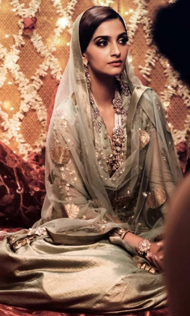 Anushka seems to have disappointed Manish Malhotra! Here's why.... | India  Forums