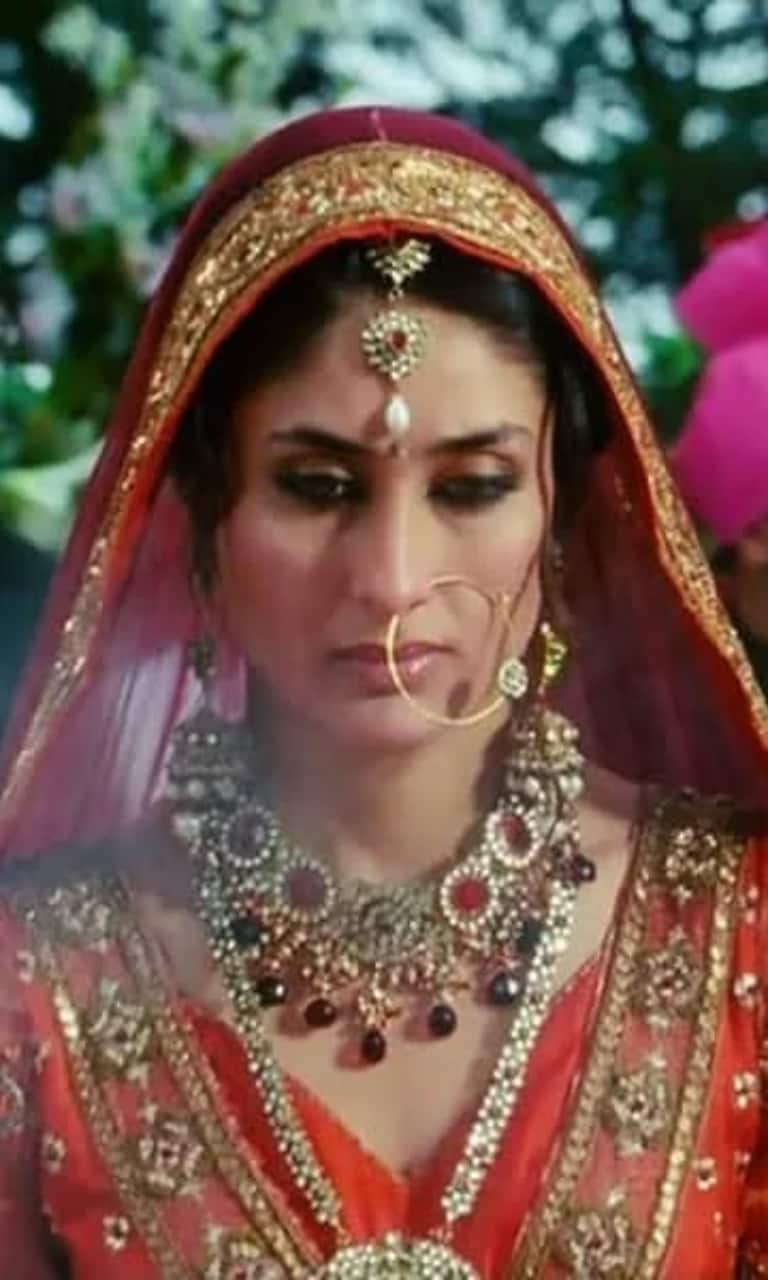 From Aishwarya Rai To Priyanka Chopra, Bollywood Divas Who Wore The  Priciest Bridal Wear On Their