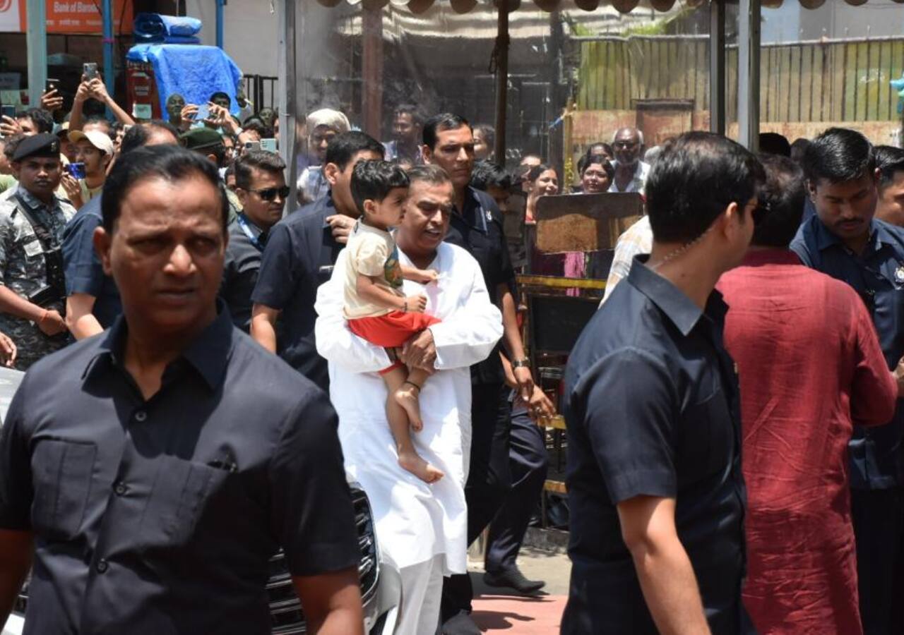 Onlookers gathered to see Mukesh Ambani