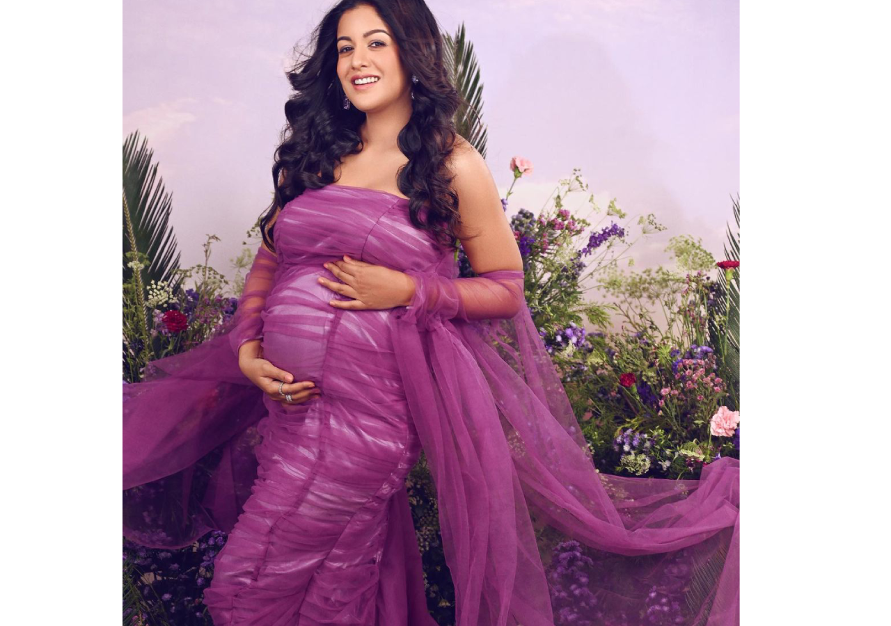 Ishita Dutta flaunts her baby bump in full glory