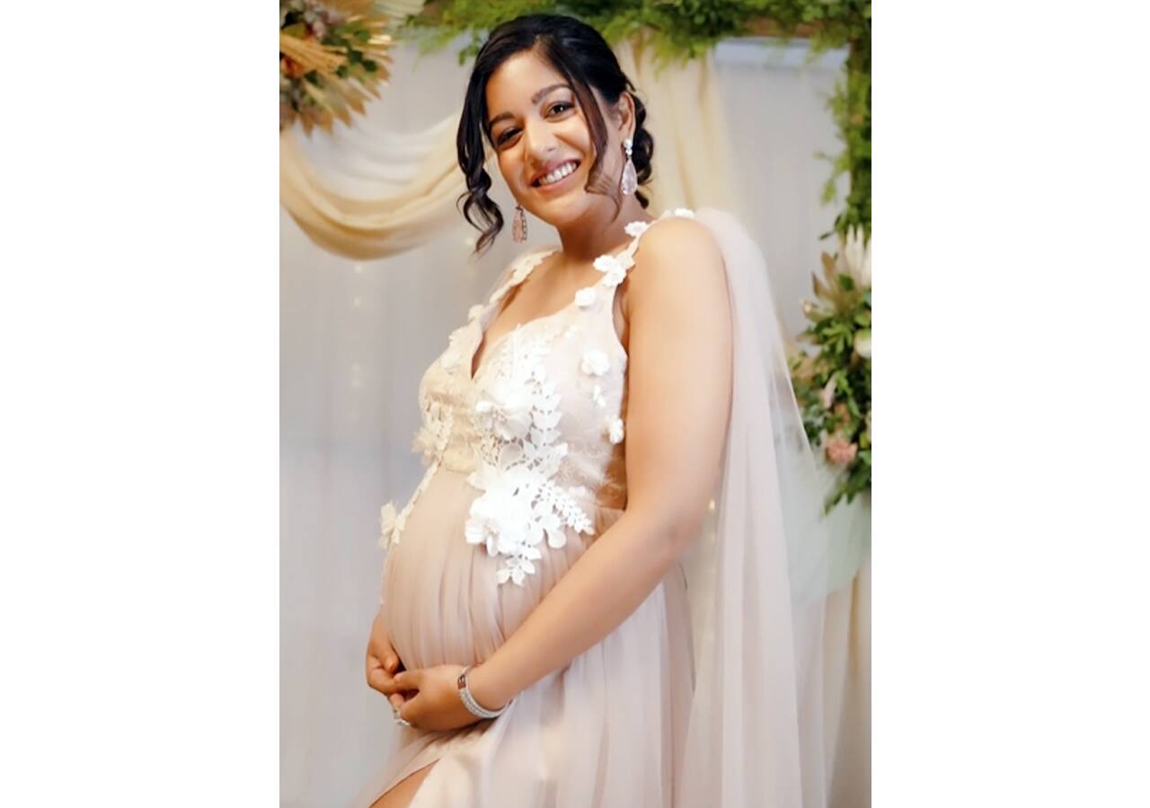 इशिता दत्ता ने खूबसूरत ब्राइडल लुक वाली ड्रेस में करवाया फोटोशूट