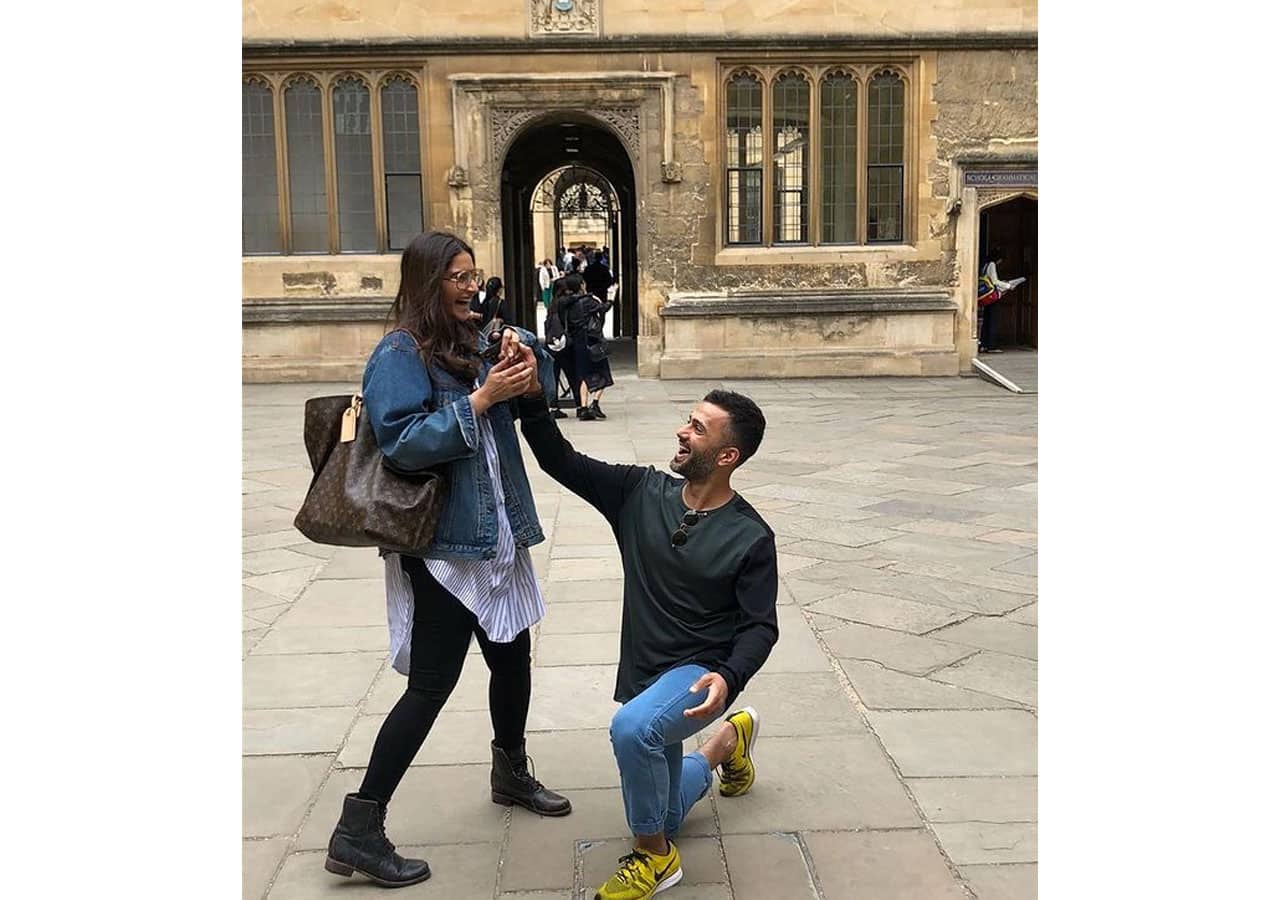 Sonam Kapoor's husband, Anand Ahuja, goes on his knees to her.
