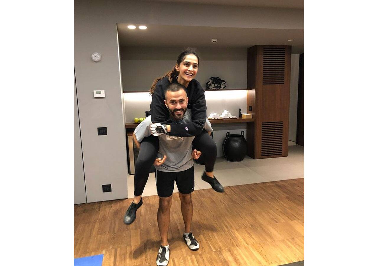 Sonam Kapoor and Anand Ahuja have each other's backs, and this picture speaks volumes.