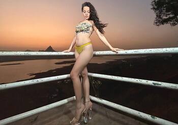Urfi Javed flaunts super hot body in a unique bikini; leaves fans ...